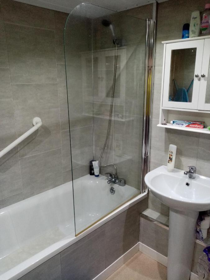 East Belfast Rooms Available Long Or Short Term Accommodation الغرفة الصورة